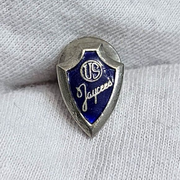 Vintage US Jaycees Lapel Pin Silver‎ Tone Blue Enamel Shield Retro Script Cool - Picture 1 of 5